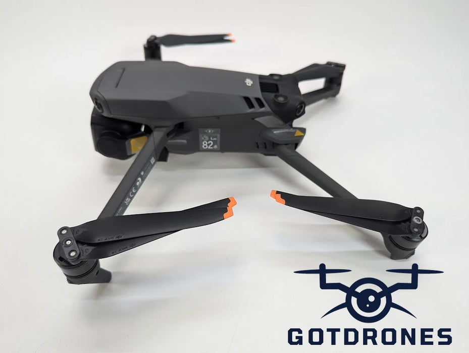 DJI Mavic 3 Pro Fly More Combo w RC1