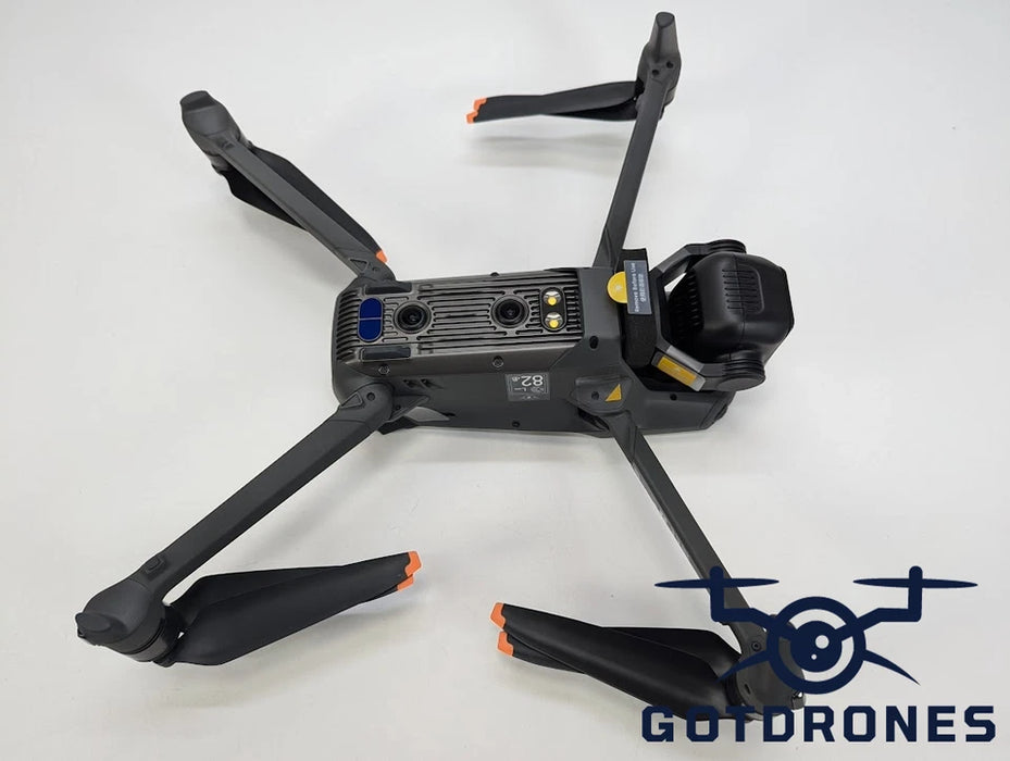 DJI Mavic 3 Pro Fly More Combo w RC1